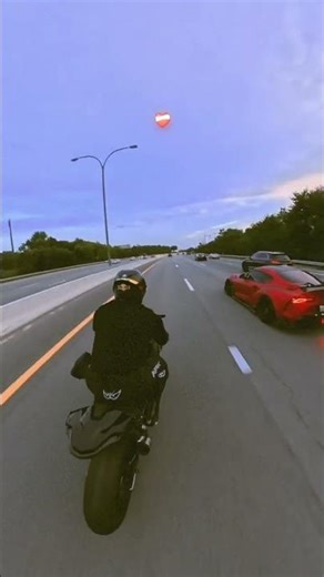 S1000rr vs SUPRA #superbike#supercars#s1000rr #supra#ratatatatatatatata