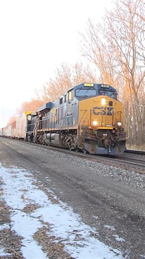 CSX train M364 rolls by with a JATX former SP SW1500 in its train! 22726 #locomotive #railfan