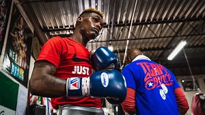 Super Welterweight World Champ Jermell Charlo talks about training with Welterweight Champ Errol Spence Jr. in Dallas for their upcoming #PBConShowtime title bouts. #TeamCharlo x #TeamSpence = #IronSharpensIron FIGHT INFO: http://www.premierboxingchampions.com/boxing-schedule | Premier Boxing Champions