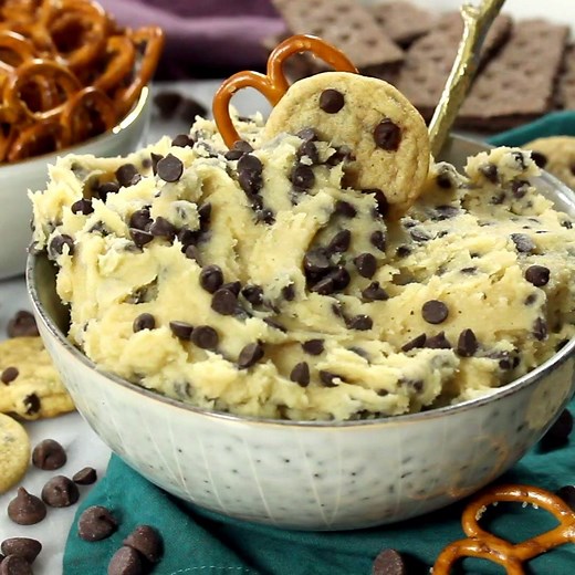 This COOKIE DOUGH DIP is so easy to make, and it tastes just like the real thing!! Print the recipe: https://sugarspunrun.com/cookie-dough-dip/ | Sugar Spun Run