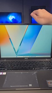 308K views · 4.3K reactions | พับหน้าจอโน้ตบุ๊ค แต่เครื่องทำงานอยู่ปกติ #notebook #laptop #windows #tips | คอมคร้าบ | Facebook