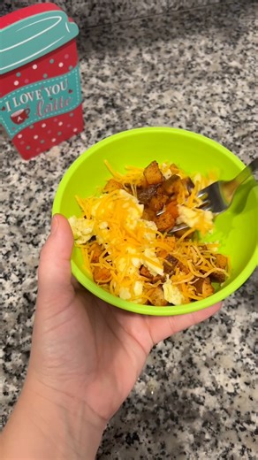 Breakfast before school ☀️ I made potato bowls with fried potatoes, eggs and cheese 🧀 chopped up the potatoes last night and soaked them in water so I didn’t have to do that extra step this morning! #breakfast #potato #eggs #breakfastideas | feeding_kae