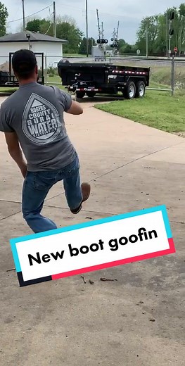 New boot goofin’ #foryoupage #newbootswhodat #snazzy #PumpkinSeason #waterlife #ownthecurve