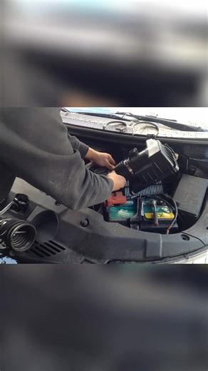 A mechanic meticulously examines a Land Rover Defender's engine bay, paying special attention to the turbo and injectors. Next up: injector cleaning and removal for peak performance. #LandRover #Defender #Turbo #InjectorCleaning #EngineMaintenance #MechanicLife | Syncar Automotive