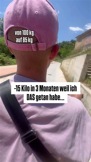 Ich war nicht bereit. Ich hatte keine Zeit. Keine Energie. Keinen Plan. Ich hab trotzdem angefangen. 15 kg weg. 👇🔥 \t1.\tWasser vor dem Essen – bevor der Hunger laut wird. 500 ml. Dein Körper nennt Durst oft „Hunger“. Überliste ihn zuerst. Jeden Tag. \t2.\tHeißhunger kommt – du bleibst. 15 Minuten. Kein Nachgeben. Er brüllt. Und dann: Stille. Dein Gehirn lernt, dass du die Kontrolle hast. \t3.\tProtein zuerst. Das bleibt so. Kein Nachmittagstief. Kein Zuckertief. Sättigung ist eine Entscheidun