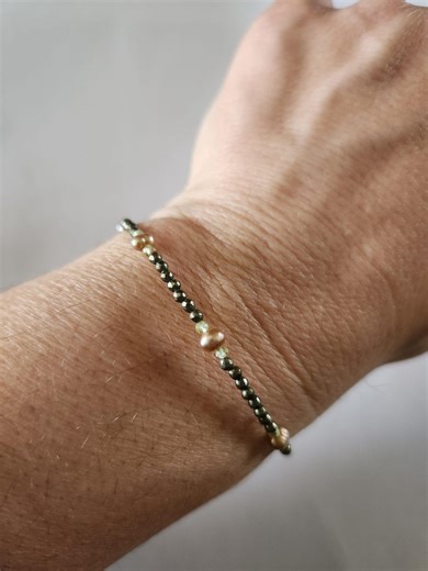 Minimalist Beaded Pyrite, Peridot & Pearl Gemstone Bracelet - Etsy