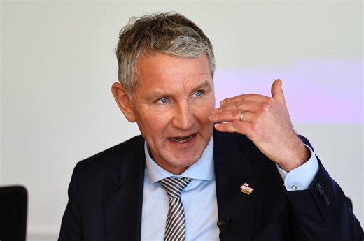 Etwa 7.000 Menschen bei Demos gegen AfD-Höcke in Düsseldorf ++ Polizei musste kurz einschreiten