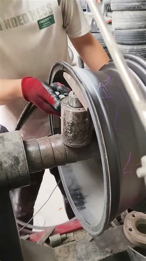 Repair process of deformed wheel hub