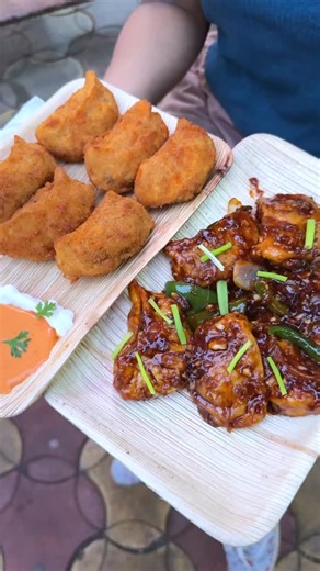 Best Jhol Momo & first-ever Paturi Momo in kolapat in Kolkata 🤩 Price starting at just ₹89! 🔥 If you’re a momo lover, this spot is heaven for fusion momo cravings. 📍 Mokamo 8, Shop No.6, Ground Floor, 23, PS, Sahid Nagar, Garfa, Kolkata – 700078 Follow @bangaliflavours for more food gems #kolkata #foodblogger #momo #streetfood | Bangaliflavours