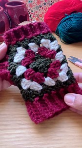 9.6K views · 101 reactions | Imagine turning a simple granny square into a pair of delightfully easy gloves! They even come with a cute little thumb cover for that extra cozy touch. Save this tutorial and let me know your favorite color combo 懶✨ #crochet #beginnerfriendly #tutorial | Rodi Crochet Studio | Facebook