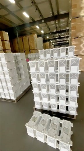 In 2025, our customers picked up over 1 BILLION BEES to bring home to their hives across the U.S. We’re excited to announce that package bees are now available for pre-order for the 2026 beekeeping season! 🐝📦 Take a behind-the-scenes look at our Spring 2025 Minnesota Bee Day, where more than 250 million bees were picked up by beekeepers from Minnesota and surrounding states. 🎥 Watch the buzz in action and get ready for another incredible season! #beekeeping #beekeeper #bees #packagebeesforsal