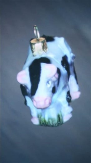 Even aliens get distracted by Christmas lights 🎄.⁠ Watch "Invaders" on #DUST. #short #scifi #movies