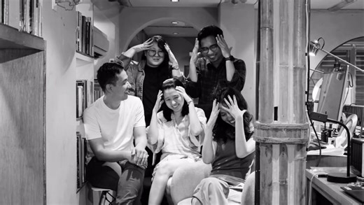 Guha The Guild on Instagram: "Kak Irfan @almujaddidi adalah salah satu leader di RAW Architecture. Ia lulus dari @its_arch.official dan kini menjadi bagian penting dari Tim Strategic. Tim Strategic berperan sebagai pusat koordinasi seluruh proyek berjalan: mendeteksi critical point di lapangan, menyusun priority list untuk divisi, sehingga ia seringkali banyak bersinggungan dengan Tim Techne yang memproduksi gambar kerja dan Tim Phronesis yang banyak melakukan koordinasi di lapangan. Dalam peran