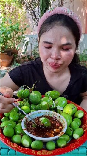กินส้มมะม่วงน้อยแจ่วปลาร้า