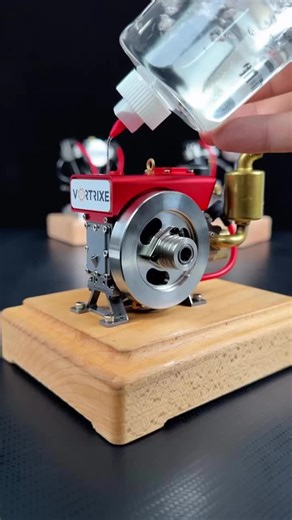 I can't believe it's so powerful 💪 #engine #mechanic #model #enginemodel #enginebuild