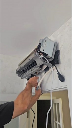 установка сплит-системы на закладную трассу / монтаж кондиционера в 2 этапа Новосибирск #shorts #diy