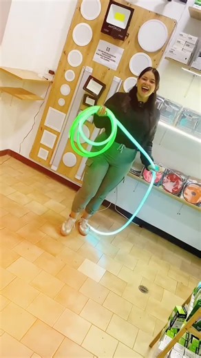 Innovaciones LED - Todo en lamparas y luces led | ¡Lleva tu cuarto al siguiente nivel con esta Malla Inteligente RGB! 🌈🌈 Con control remoto incluido para que cambies el ambiente sin... | Instagram