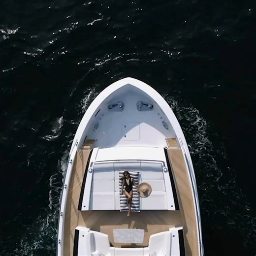 As 2025 comes to a close, the Ocean Alexander Yachts Revolution line reflects a year of refined progress and thoughtful design. This year marked a clear shift in their interiors, focusing on warmth, natural materials and a more elevated sense of comfort onboard. This year, the 27R and 30R introduced updated interiors featuring richer woods, refined leathers and softer, more balanced textures. The result is a calmer, more residential feel, while still honouring the bold, modern spirit of the Revo