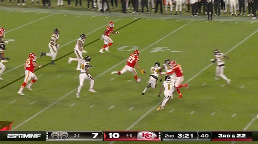 Travis Kelce Throws Lateral to Samaje Perine for 20-yards