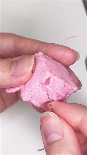 Closing up the piggy 🐷 #feltdiy #feltcrafts #フェルト