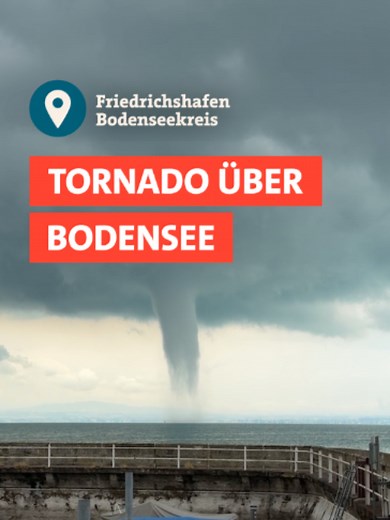 🌊Tornado zieht über den Bodensee. ❗Kurz nach 13 Uhr am Mittwoch hat es über dem Bodensee vor Friedrichshafen eine große Wasserhose gegeben. Sie war vom Ufer aus deutlich zu sehen. Inzwischen hat sie sich aufgelöst. 📸Die Zuschauer waren beeindruckt. Das sei schon sehr spektakulär gewesen, das jetzt so zu sehen, erzählt beispielsweise eine Frau. Viele rannten aus den Restaurants und Geschäften an die Uferpromenade, um sich den Tornado anzusehen. 🚢Schiffe gerieten während des Spektakels auf dem