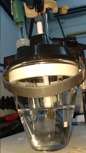 Hydrogen production by water electrolysis in an acidic medium