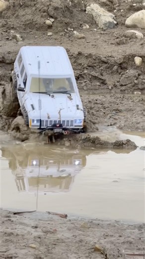 Almost got the Jeep stuck!! Traxxas Trx4 Sport Cherokee