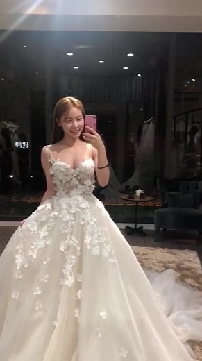 Hope springtime come sooner 🌸❤️#taiwan #koreangirl #wedding #dress #婚紗 #韓國 #bridal #flower #春天