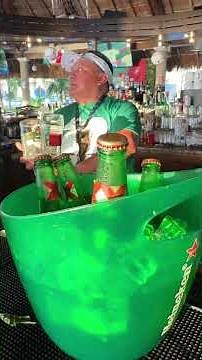 The Money Bar Cozumel | Fútbol, Ritmos Tropicales y Ambiente Frente al Mar