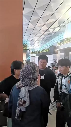 Imam Jazuli on Instagram: "PEMBERANGKATAN STUDY ABROAD CINA FULL BEASISWA PESANTREN BINA INSAN MULIA Pesantren Bina Insan Mulia sedang melangkah maju dengan memperluas program diaspora Kampus Cina, membuka peluang bagi santri untuk mendapatkan pendidikan berkualitas di universitas-universitas top Cina. Dengan beasiswa yang menarik dan fokus pada jurusan teknologi dan sains, langkah ini saya harapkan dapat mempersiapkan santri menjadi profesional yang kompetitif di era digital. Tahun ini, 22 sant