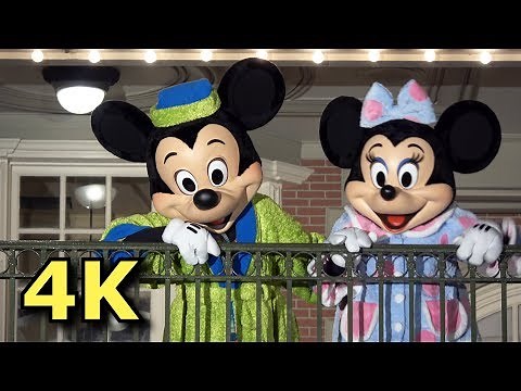 Mickey & Minnie Mouse in Pajamas - Giving Goodnight Kisses - ADORABLE - Disney Magic Kingdom - 4K