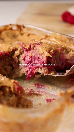 Peanut Butter Jelly Baked Oats ❣️ Soft, gooey, high protein, easily meal prep able and I’m honestly obsessed with them 🥺 #Recipe (9 servings) 480ml milk of choice 200g yoghurt of choice 2 ripe bananas, mashed 150g rolled oats 100g oat flour 60g vegan vanilla protein (I used @Protein Works ) 1 tsp baking powder 200g raspberries 3 tbsp peanut butter 3 tbsp raspberry jam Sauce 40g syrup of choice 100g nut butter of choice 2 tbsp coconut oil, melted In a 9 inch square baking dish, add the banana, y