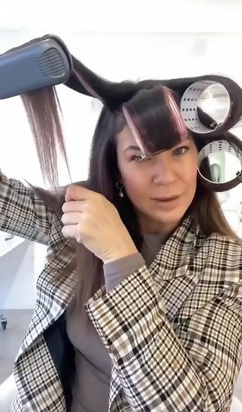 261K views · 898 reactions | Fake a fancy bouncy blowout with The Wide Iron and rollers  how gorgeous?!⁠ ⁠  @honeyhoneysalon | CLOUD NINE | Facebook