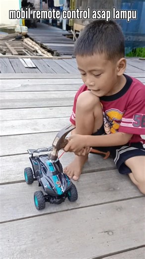 ihsan diapain mobil remote control asap lampu