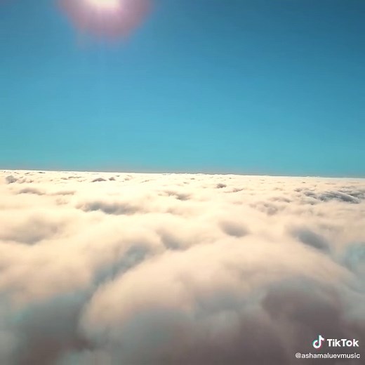 Beautiful and Relaxing Cloud Background Music for Videos