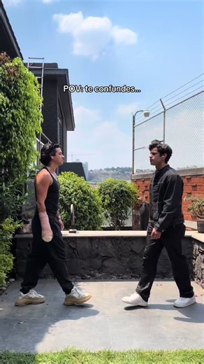 Estilos diferentes o parecidos? Jajaja #aaronmercury #mariobautista @Mr. Mario Bautista