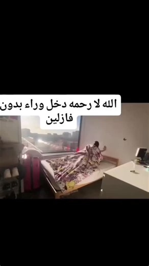 Sara on Instagram: "1997년 개봉한 영화 Titanic은 잭과 로즈의 운명적인 사랑을 통해 비극 속에서도 오래 남는 감정의 깊이를 보여주는 작품입니다. 화려한 연출보다 인물의 감정에 더 집중한 제임스 카메론 감독의 스타일은 지금 다시 봐도 묘하게 가슴을 울리죠. 배가 침몰하는 장면이 아닌, 두 사람이 서로를 바라보던 순간들이 더 강하게 기억에 남는 영화이기도 합니다.\n\n이 감정을 완성해주는 곡이 바로 셀린 디온의 *“My Heart Will Go On”*입니다. 처음 들으면 잔잔한데, 어느 순간 자연스럽게 가슴이 벅차오르는 느낌을 줍니다. 특히 후반부의 고조되는 보컬은 영화 속 잭과 로즈의 마지막 장면과 겹쳐지면서 괜히 마음이 서늘해지기도 하고요. 많은 분들이 “이 노래가 나오면 왜 그 장면이 자동으로 떠오르는지 모르겠다”고 말하는데, 그만큼 영화와 음악이 자연스럽게 얽혀 있는 곡입니다.\n\n1998년 아카데미 주제가상을 비롯해 여러 상을 휩쓴 건 단지 인기 