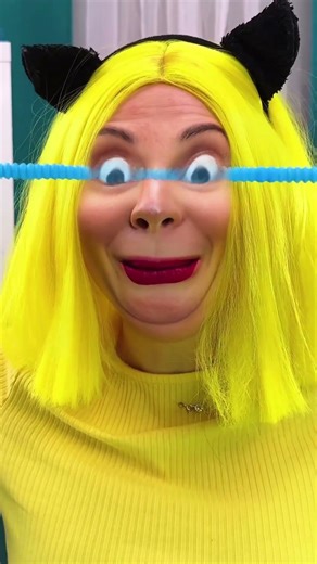 CANDY DISPENSER HACK: UNLOCK THE SWEETS! 🍬😂