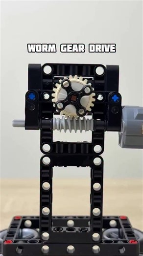 Worm Gear Drive in Slow Motion #mechanical #gears #lego #legotechnic #mechanism | Bricks Master Builders