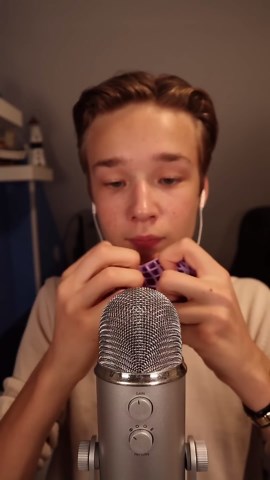 How many times do you see the pineapple? 🍍 #asmr #asmrvideo #asmrsounds #asmrcommunity #asmrsleep