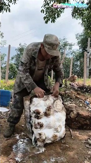 Rubber inspection: Large rubber blocks are poured out of the barrel to check for impurities