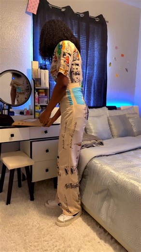 Val gift arrived late but very cherished… my first book gift 😍📚 Starting my little library collection.