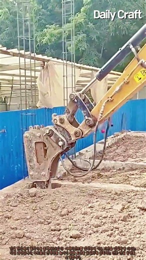 굴착기 어태치먼트를 활용한 효율적인 지반 다짐 시공법 #worker #process #heavyequipment #engineering #soil