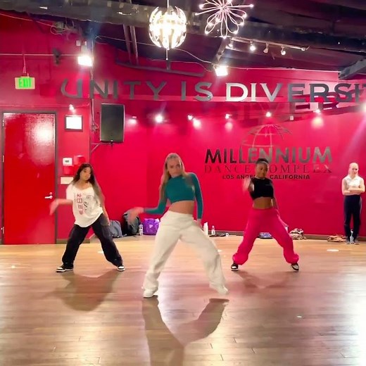 Fergalicious (Karaoke) by Fergie | #fergalicious #fergie #karaoke #mcd #dance #danceshorts #dancer