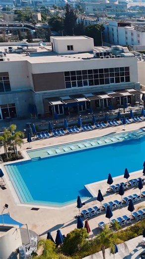 Sun’s out, vibes on! Your perfect poolside escape awaits! #PoolDays #SSCExperience #SmashSportingClub | Smash Sporting Club