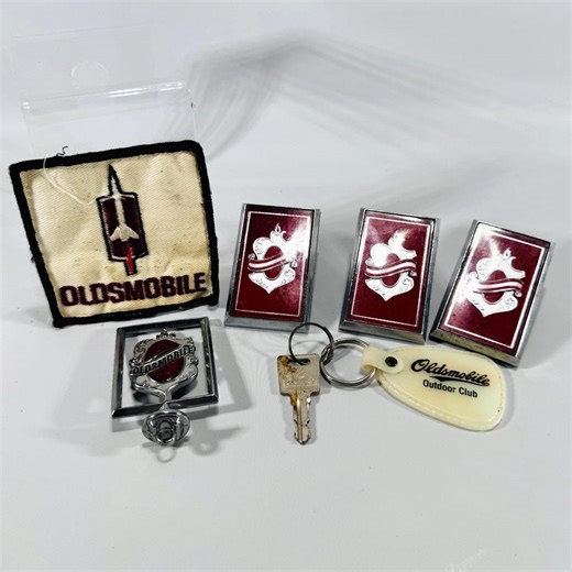 Vintage Oldsmobile Memorabilia Bundle Lot | Mechanic Patch, Outdoor Club Keychain, Hood Emblem & 3 Wheel Center Cap Emblems - Etsy
