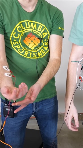 Controlling other people with my brain 🧠 #physics #experiment #science #brain #reels | The Action Lab