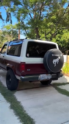 ▶ Exterior Walkaround for this 1988 Ford Bronco II. As of the time of this upload its for sale in Los Angeles, California. The last listed price was $10,000. Find the full ad on Facebook Marketplace. Automatic 2WD All red interior 111,305 miles Smog Tested and title ready speakers connect to cell phone In April: replaced the fuel filler neck recharge air-conditioning replaced the battery new air filter new radiator cap #fordbroncoii #fordbronco2 #bronco2 #broncoii | Bronco II
