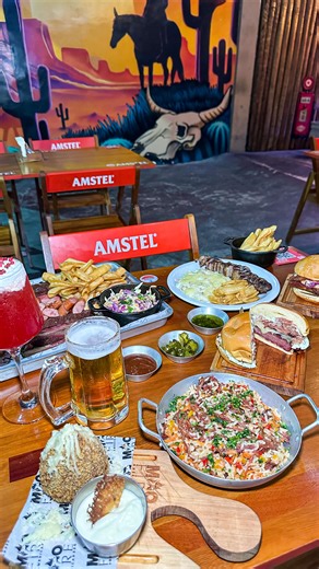 John • Dicas por aí on Instagram: "PRIMEIRA CASA DE CARNES DEFUMADAS E CHURRASCO EM SÃO GONÇALO 🍖 👉 Já manda esse vídeo pra pessoa que ama uma boa carne! 🥩 Voltei ao @moo.firebbq de Trindade, São Gonçalo para provar os novos pratos lançamentos! São diversas opções de petiscos e carnes que desmancham. O local ainda conta com fraldário e área kids com monitora. ❕MEUS PEDIDOS❕ 🔹Coxinha de Brisket. R$29,90 🔹Picanha Nacional p/ 1 pessoa. R$74,90 🔹Experiência MooFire p/2 pessoas. R$219,90 🔹Chic