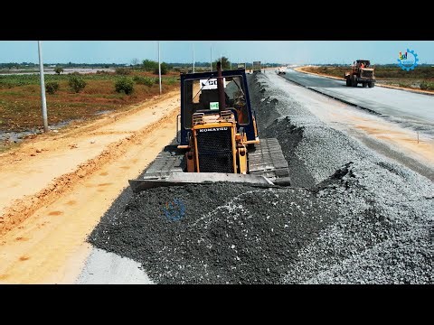 Best Action Komatsu Bulldozer Spreading Gravel Building Roads & Dozer Grading Gravel Mixing Roads